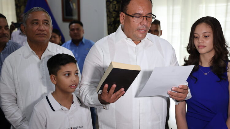 Governor General Swears in the New Minister of State  for Foreign Trade