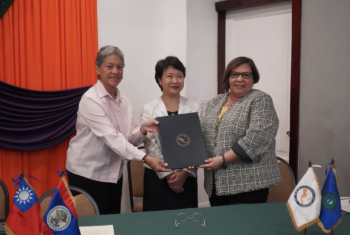 Minister of Human Development signs a Letter of Agreement with the Secretary General of SISCA for the Elder Home Care Programme