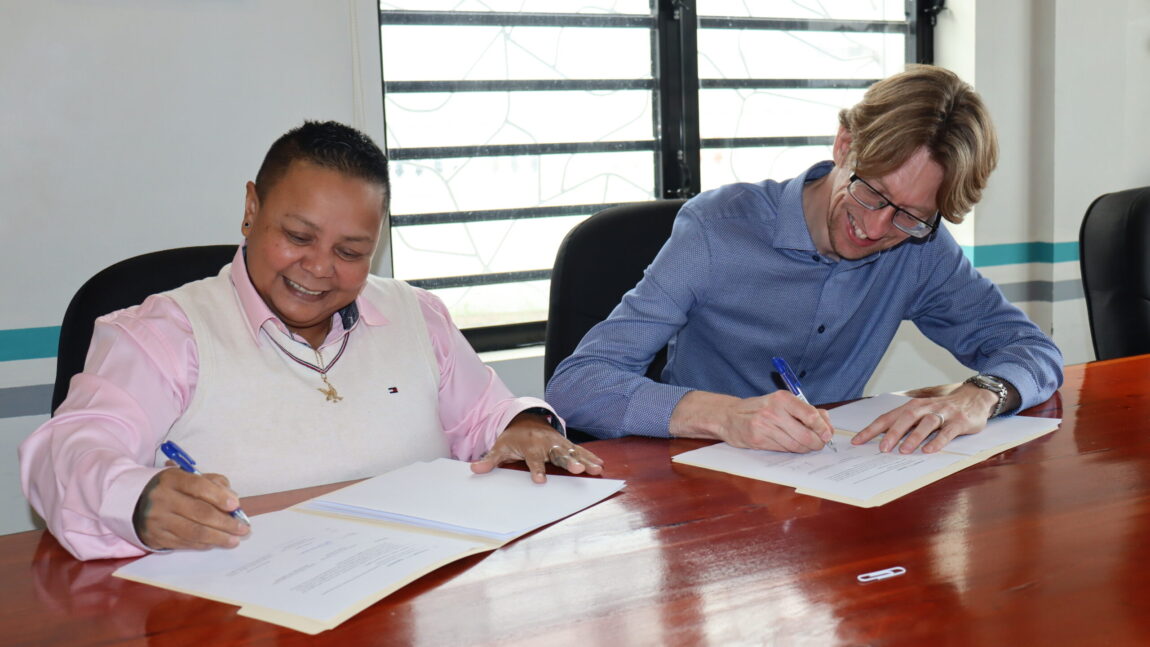 Ministry of Blue Economy and Disaster Risk Management  Signs MOU to Advance Ocean Accounting for Sustainable  Development in Belize